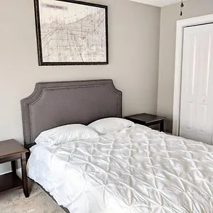 Spacious Deluxe House For You, Your Family And Friends Holiday home Charlotte