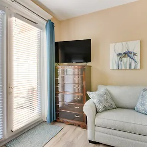 Bright And Modern Townhome Steps To Miramar Beach! Holiday home Destin